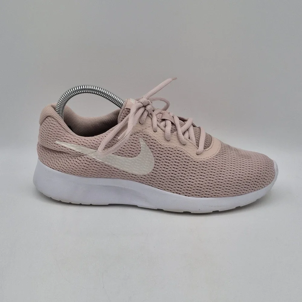 Nike Tanjun Shoes‎ Womens Size 9.5 Pink Mesh Knit Lightweight Running 812655-202